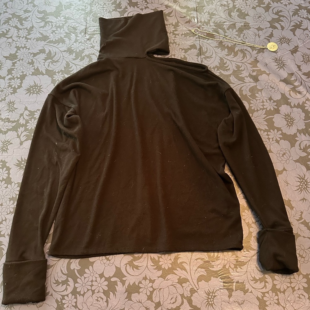 Medium Gibsonlook black turtleneck sweater